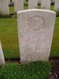 Etaples Military Cemetery - Holt, Thomas